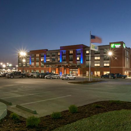 Holiday Inn Express & Suites - Dodge City By Ihg Екстер'єр фото