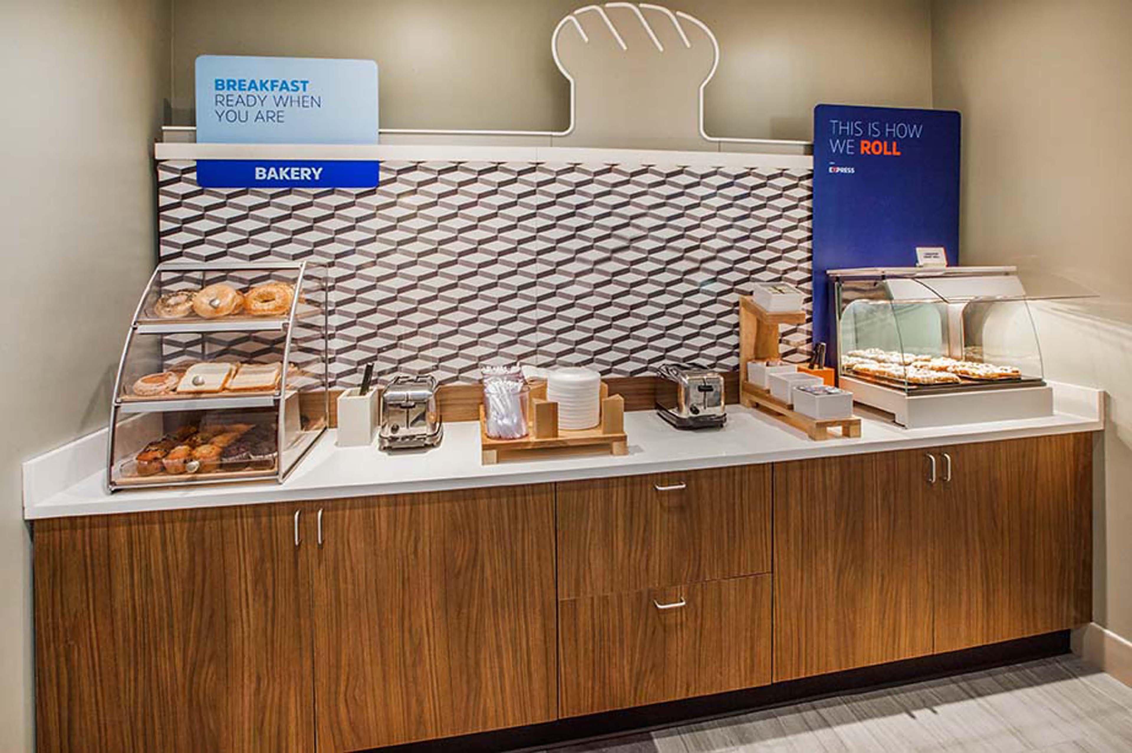 Holiday Inn Express & Suites - Dodge City By Ihg Екстер'єр фото