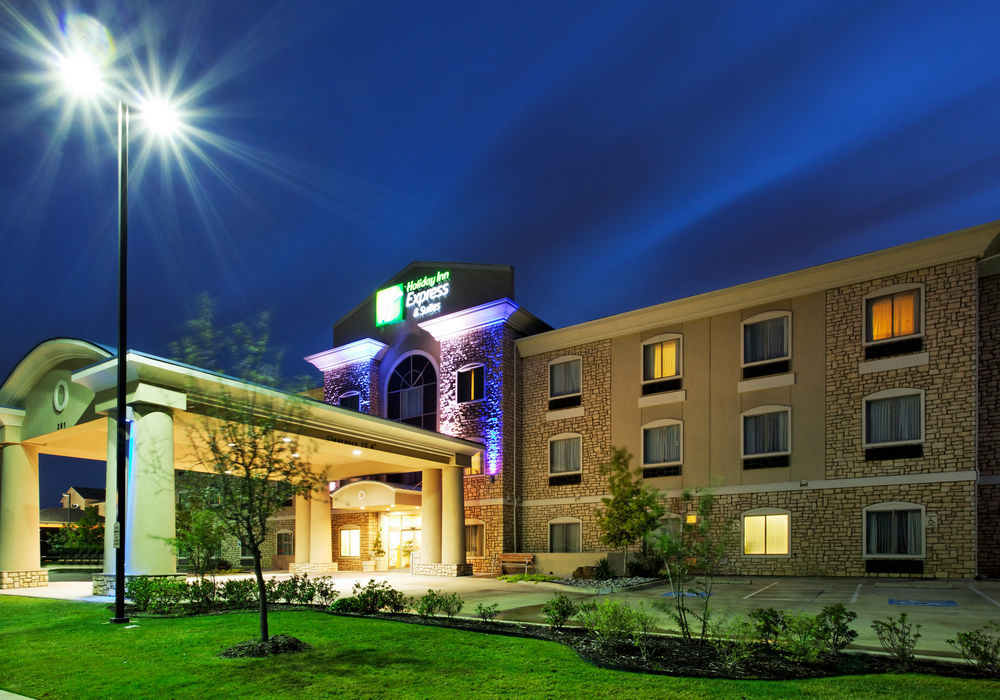 Holiday Inn Express & Suites - Dodge City By Ihg Екстер'єр фото