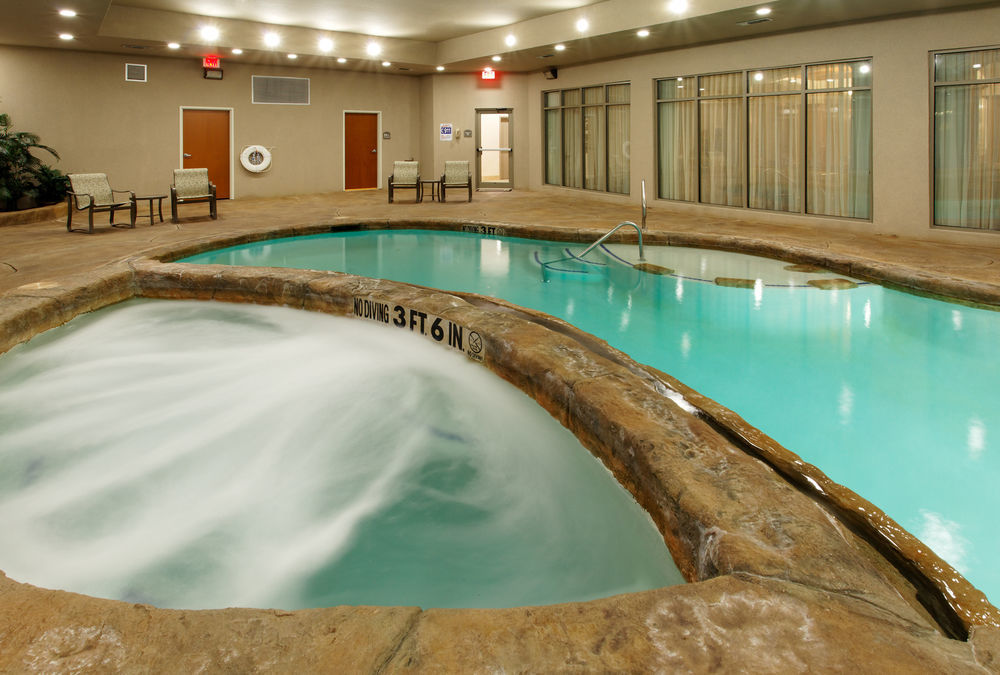 Holiday Inn Express & Suites - Dodge City By Ihg Екстер'єр фото
