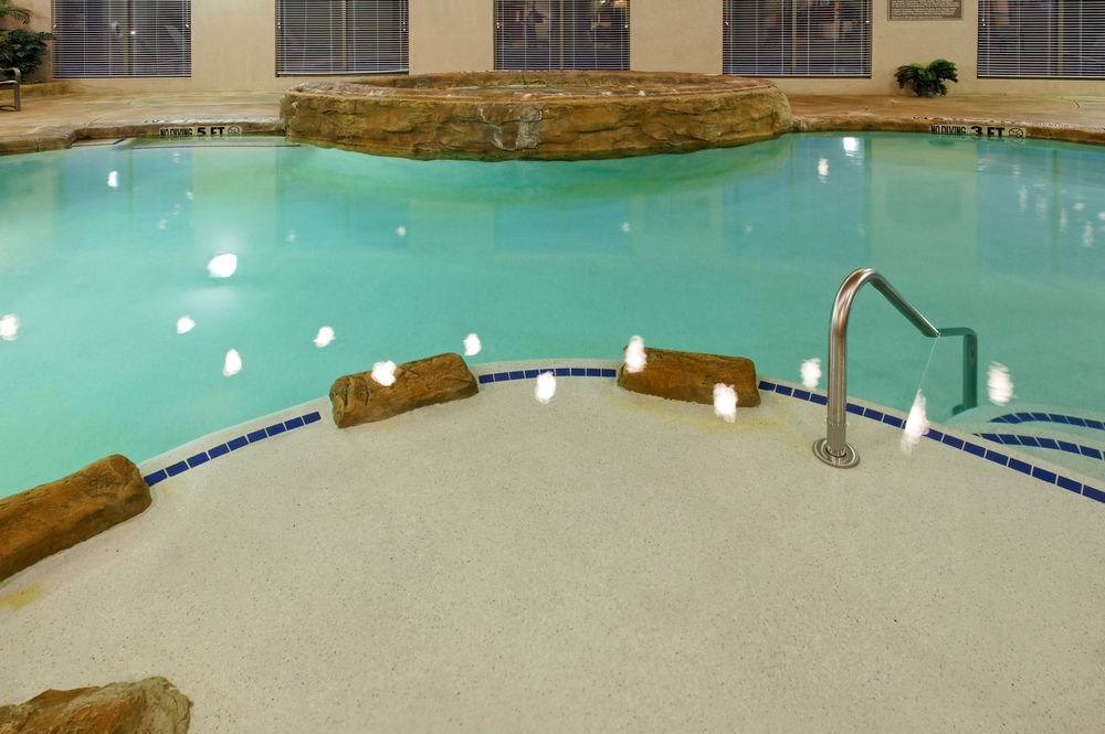 Holiday Inn Express & Suites - Dodge City By Ihg Екстер'єр фото