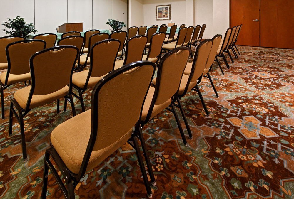 Holiday Inn Express & Suites - Dodge City By Ihg Екстер'єр фото